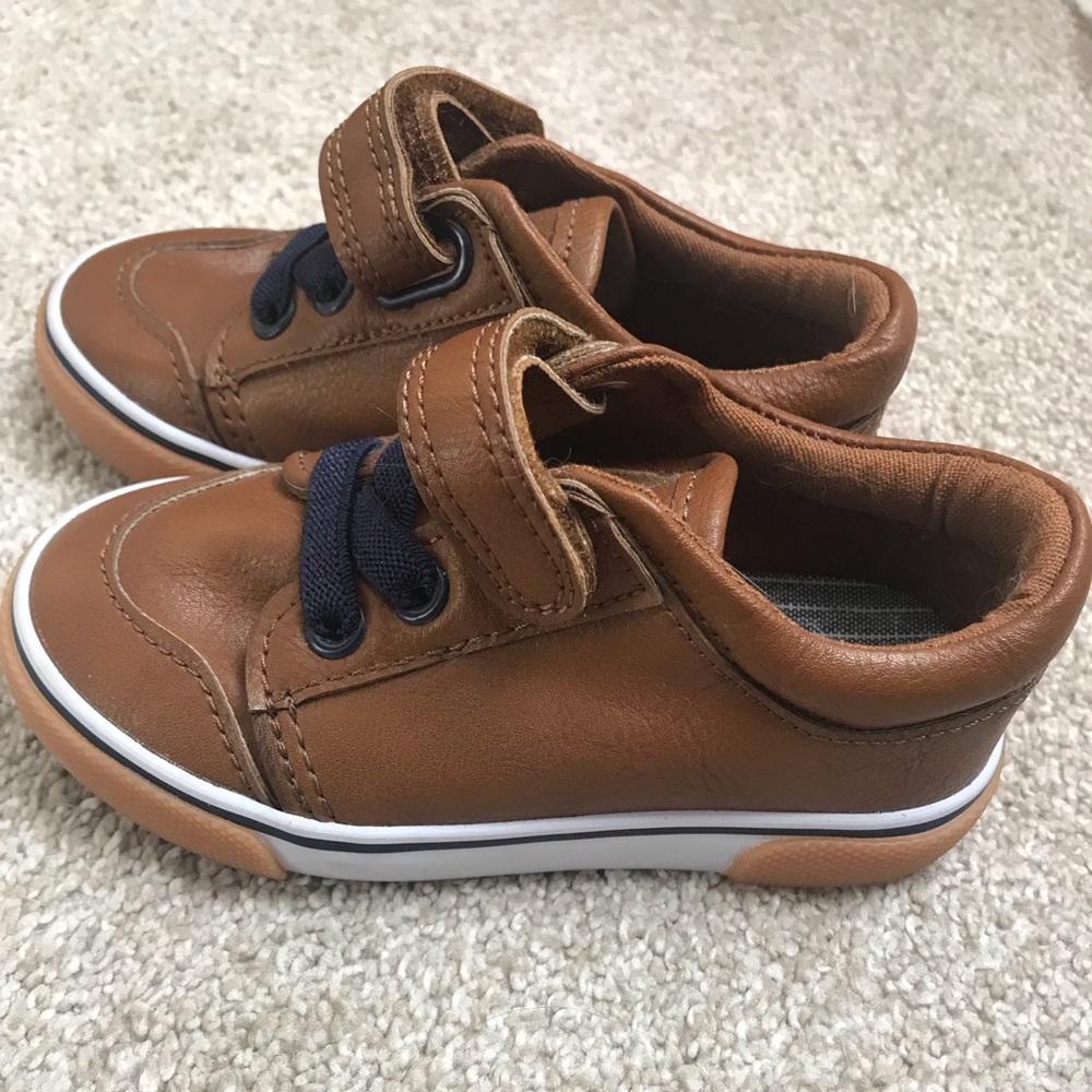 Cat and Jack brown Toddler Shoes size 6